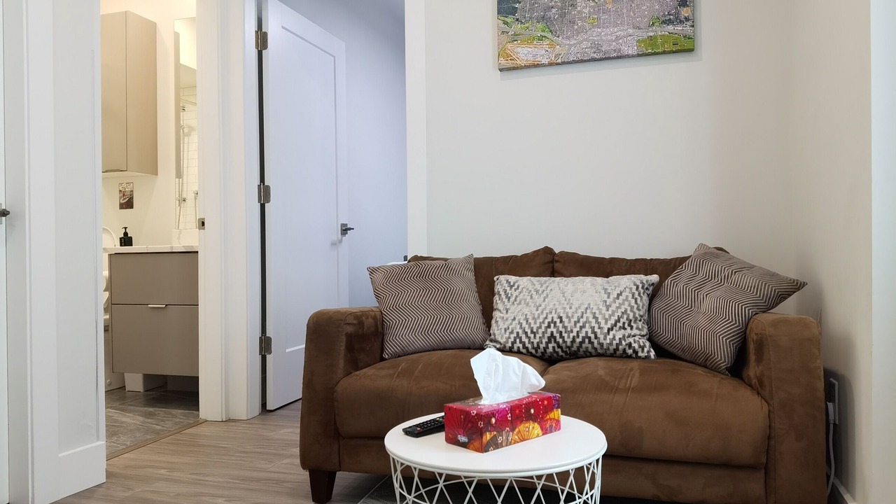 Photo of Livingroom in Renfrew-Collingwood