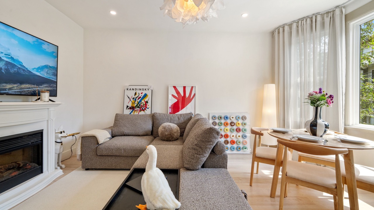Photo of Livingroom in Downtown Victoria