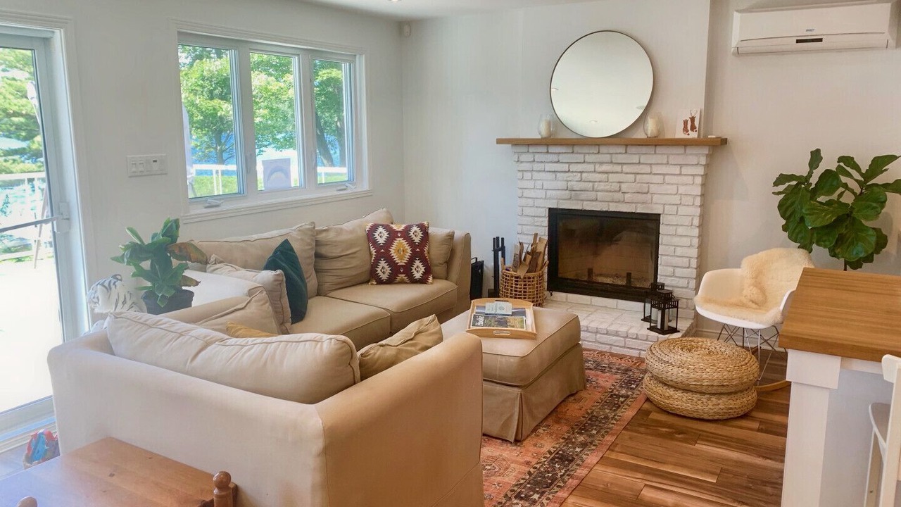 Photo of Livingroom in Stanstead Township