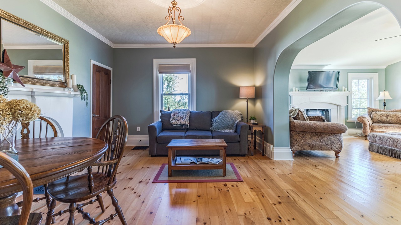 Photo of Livingroom in Brule Point