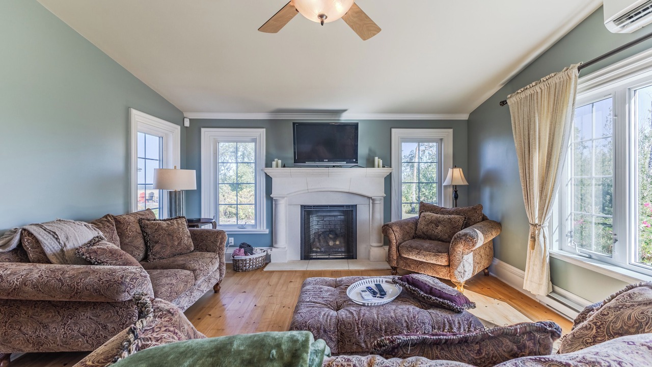Photo of Livingroom in Brule Point