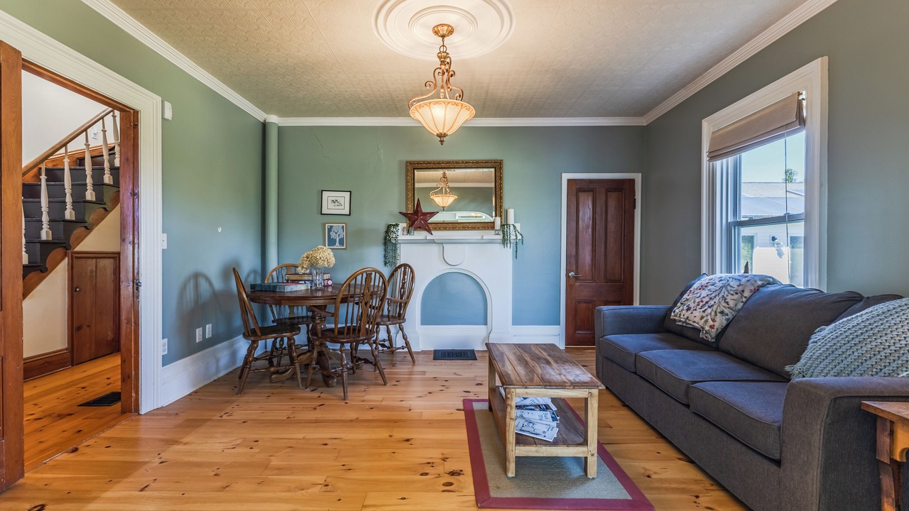 Photo of Livingroom in Brule Point