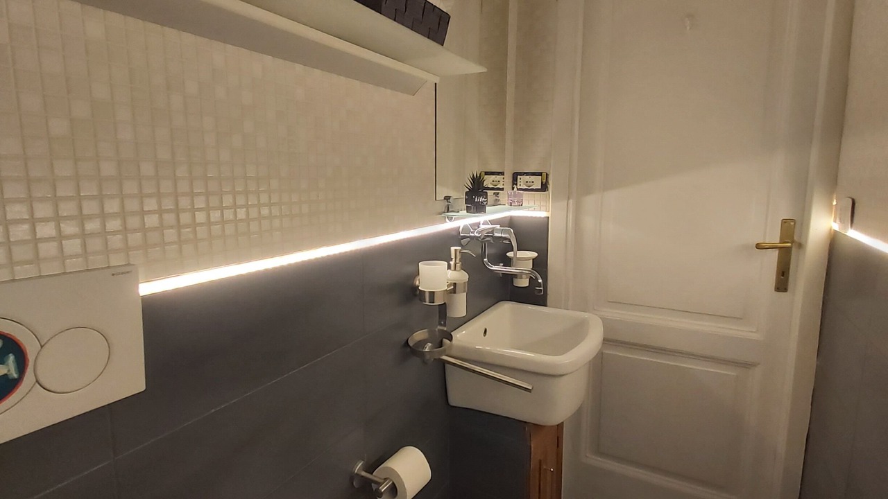 Photo of Bathroom in Esquilino