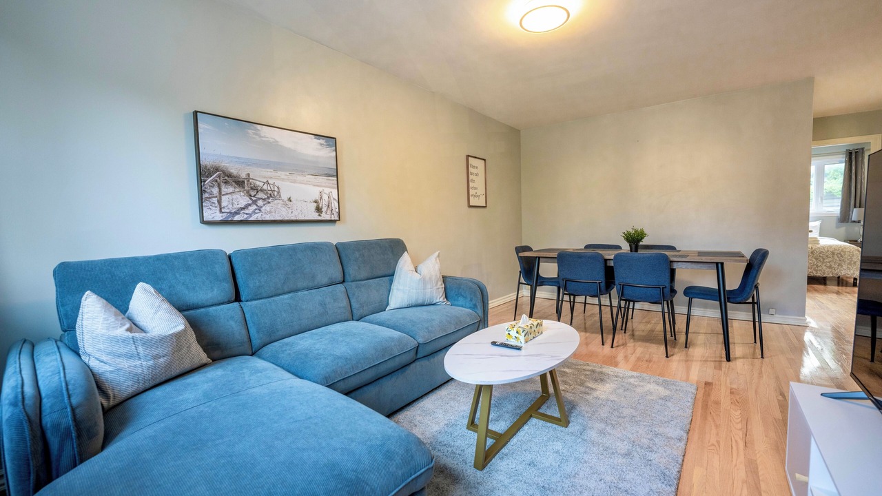 Photo of Livingroom in Laval-des-Rapides