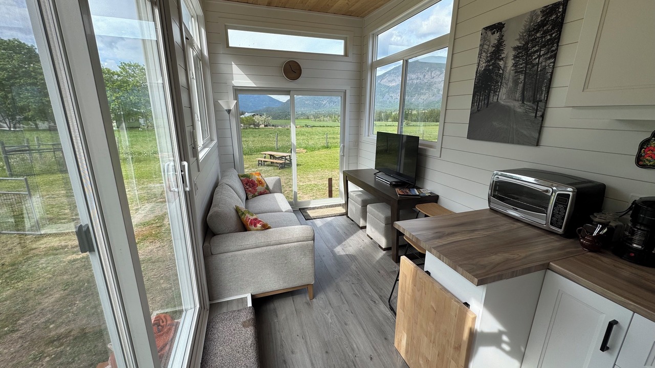 Photo of Livingroom in Central Kootenay