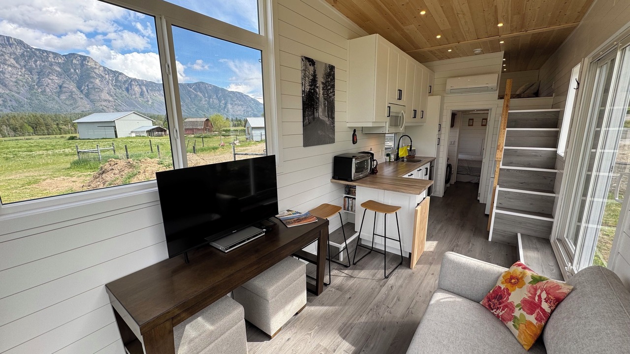 Photo of Livingroom in Central Kootenay