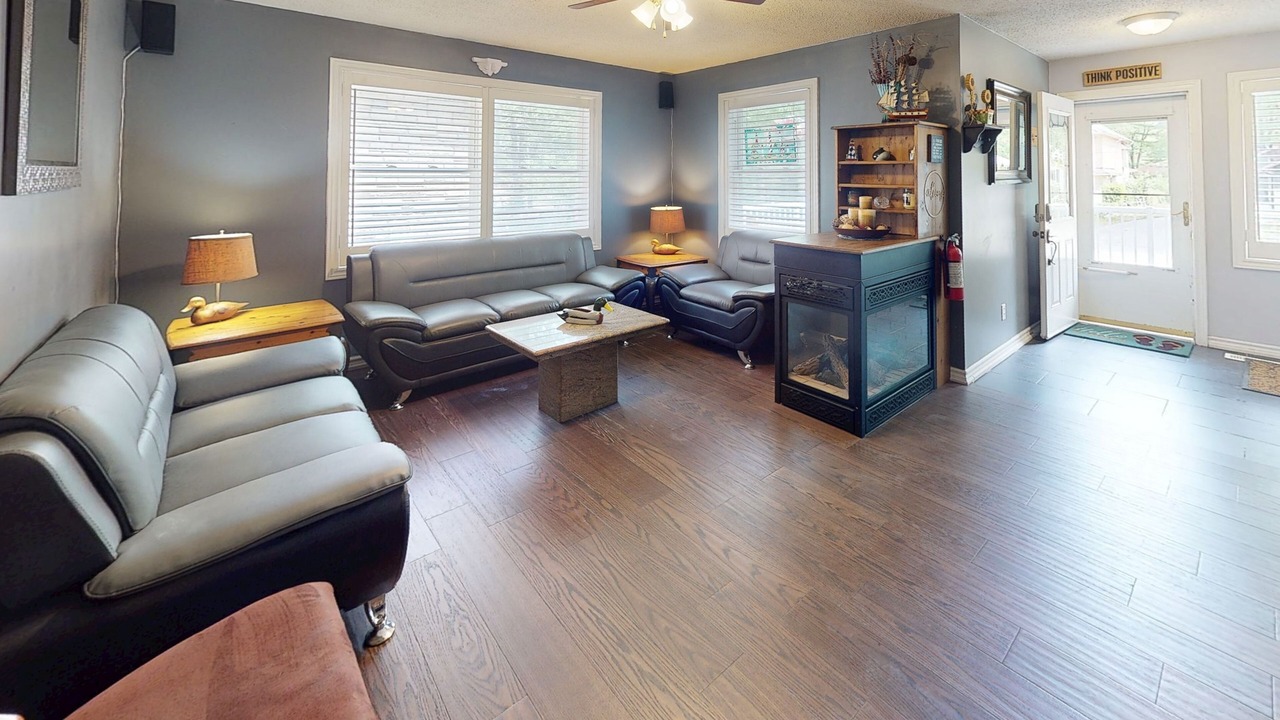 Photo of Livingroom in Wasaga Beach