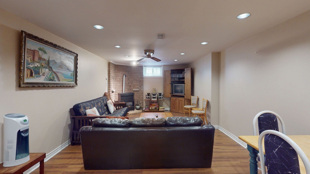 Photo of Livingroom in Wasaga Beach
