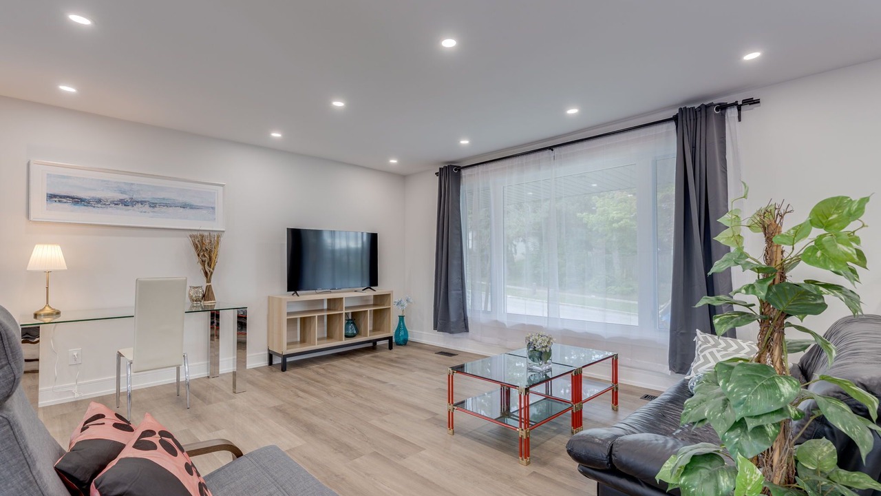 Photo of Livingroom in Newtonbrook