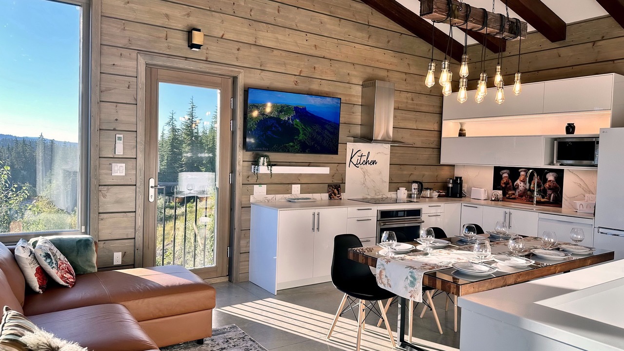 Photo of Livingroom in Courtenay