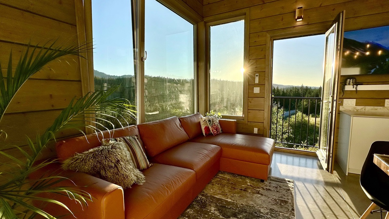 Photo of Livingroom in Courtenay