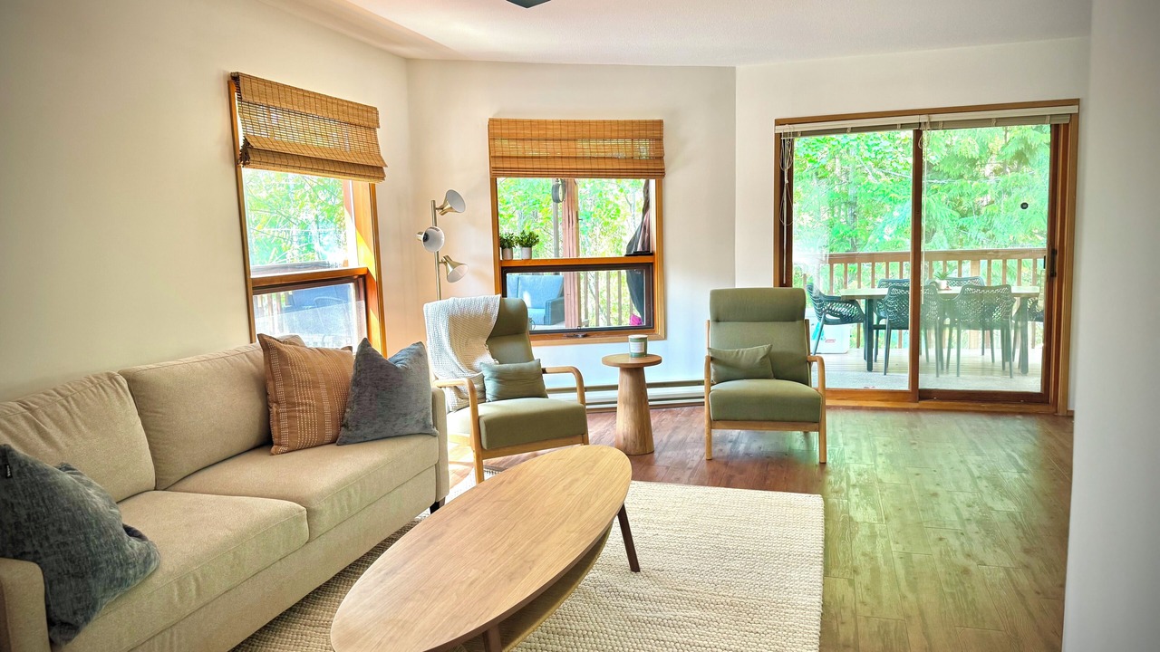 Photo of Livingroom in Sicamous