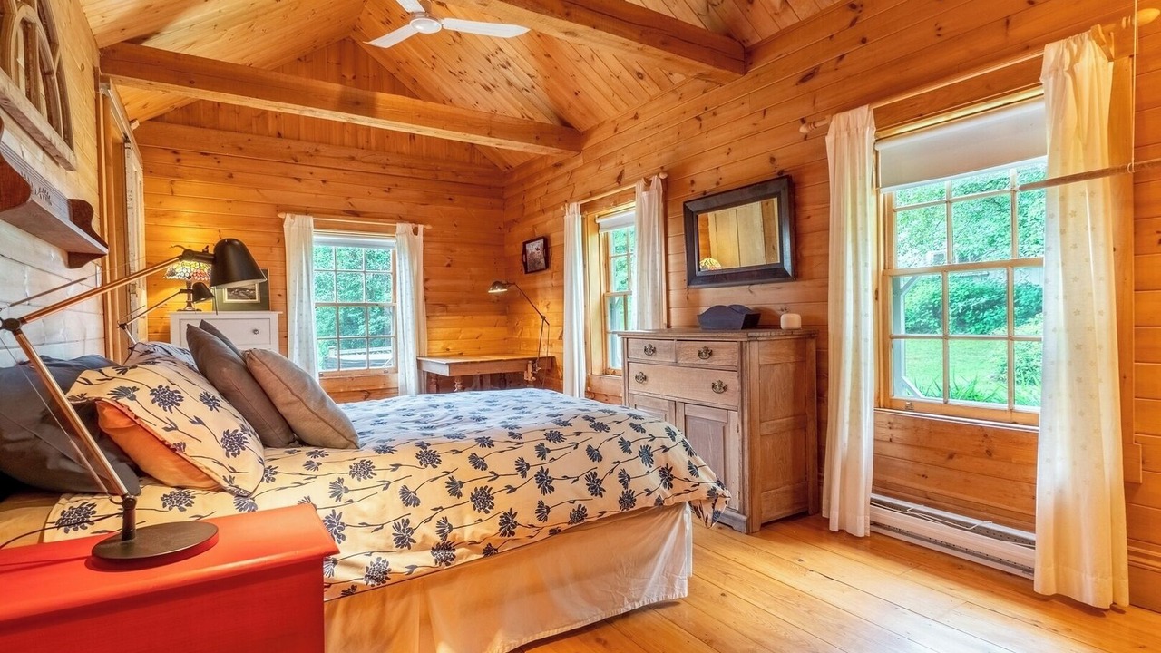 Photo of Bedroom in Lac-Brome