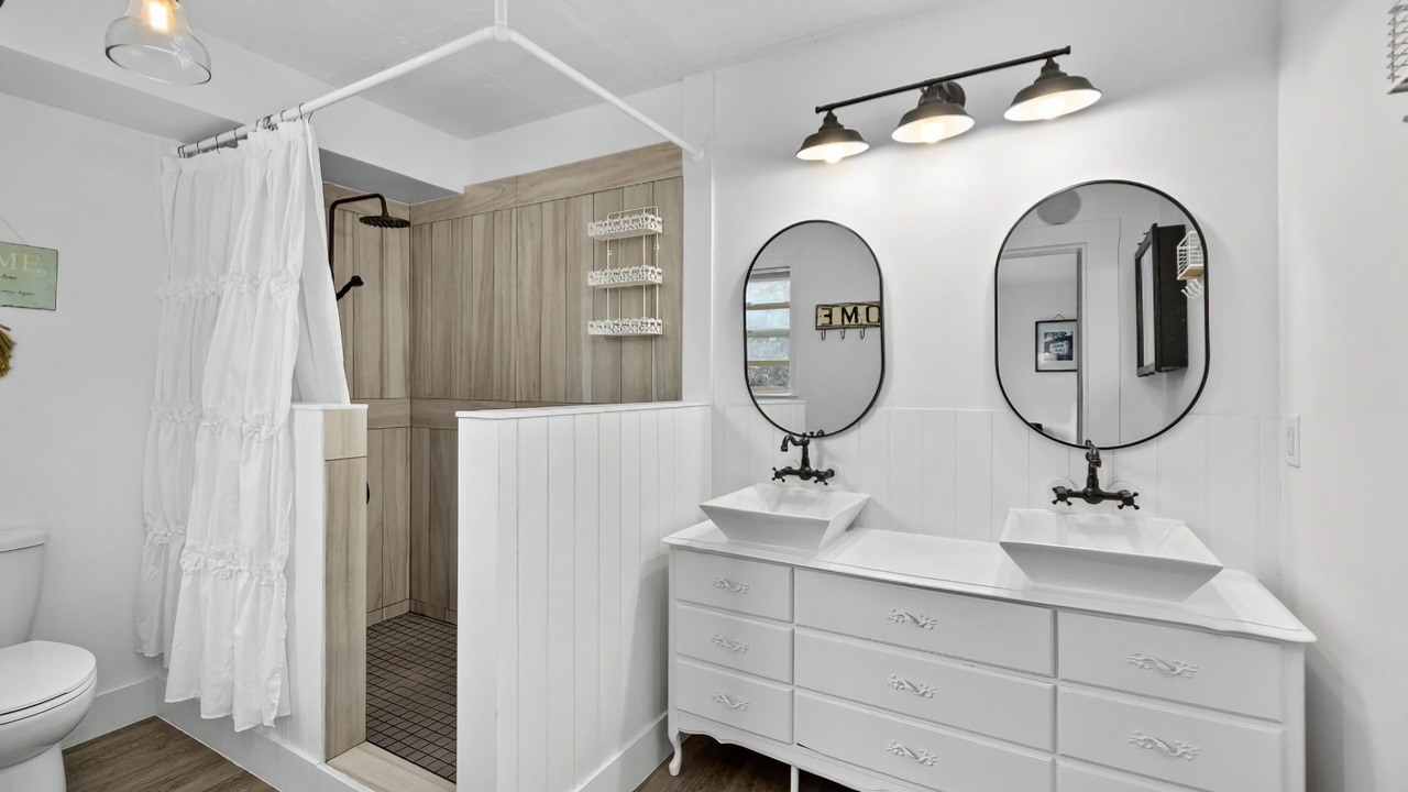 Photo of Bathroom in Black Mountain
