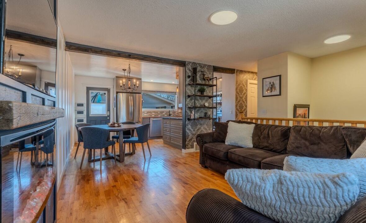 Photo of Livingroom in Airdrie