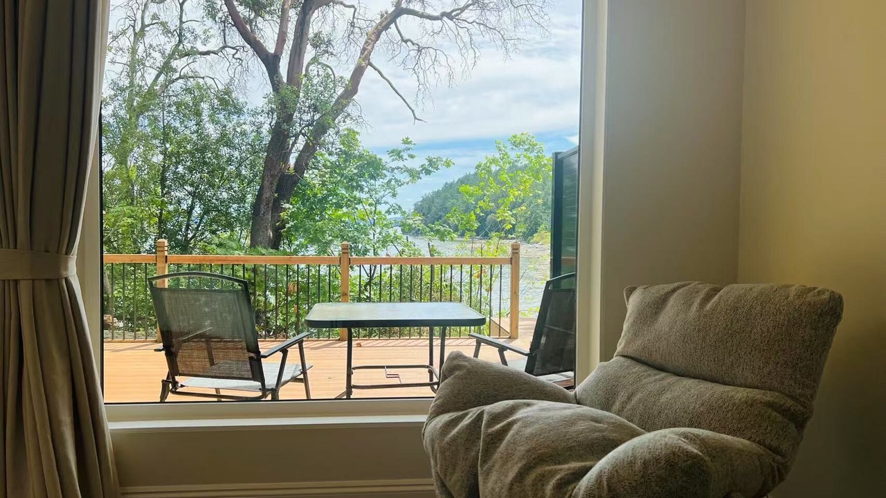 Photo of Livingroom in Yellow Point