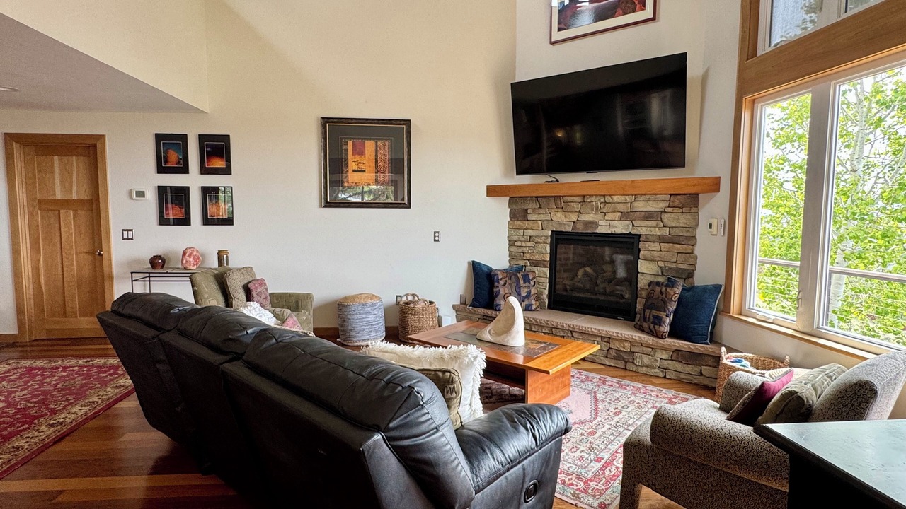 Photo of Livingroom in Cottonwood Heights
