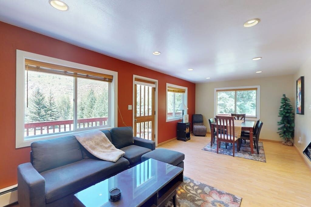 Photo of Livingroom in Intermountain