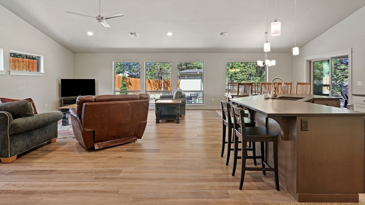 Photo of Livingroom in Deschutes River Woods