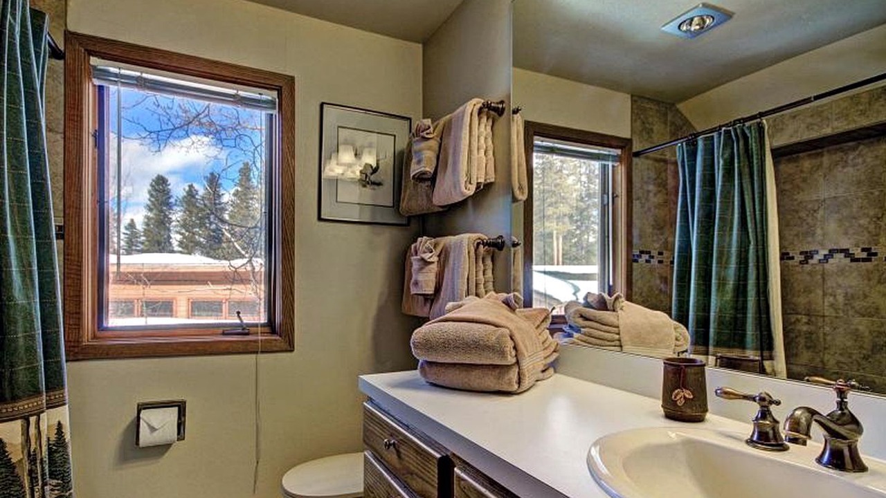 Photo of Bathroom in Warrior's Mark West