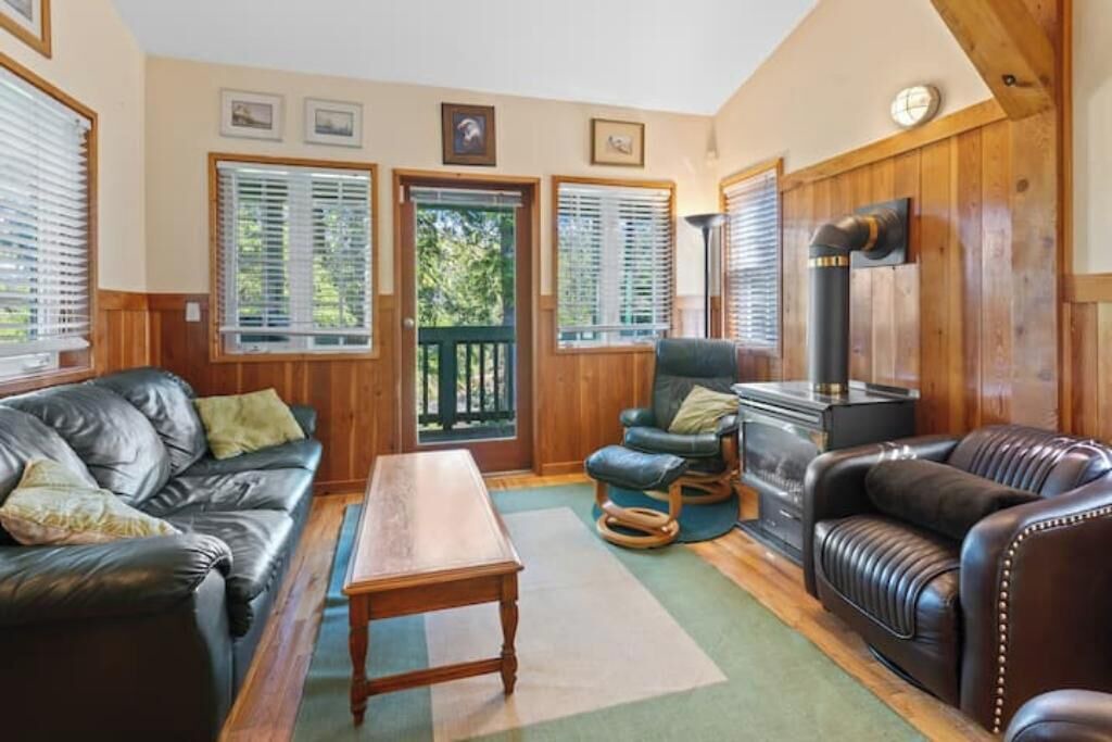 Photo of Livingroom in Ucluelet