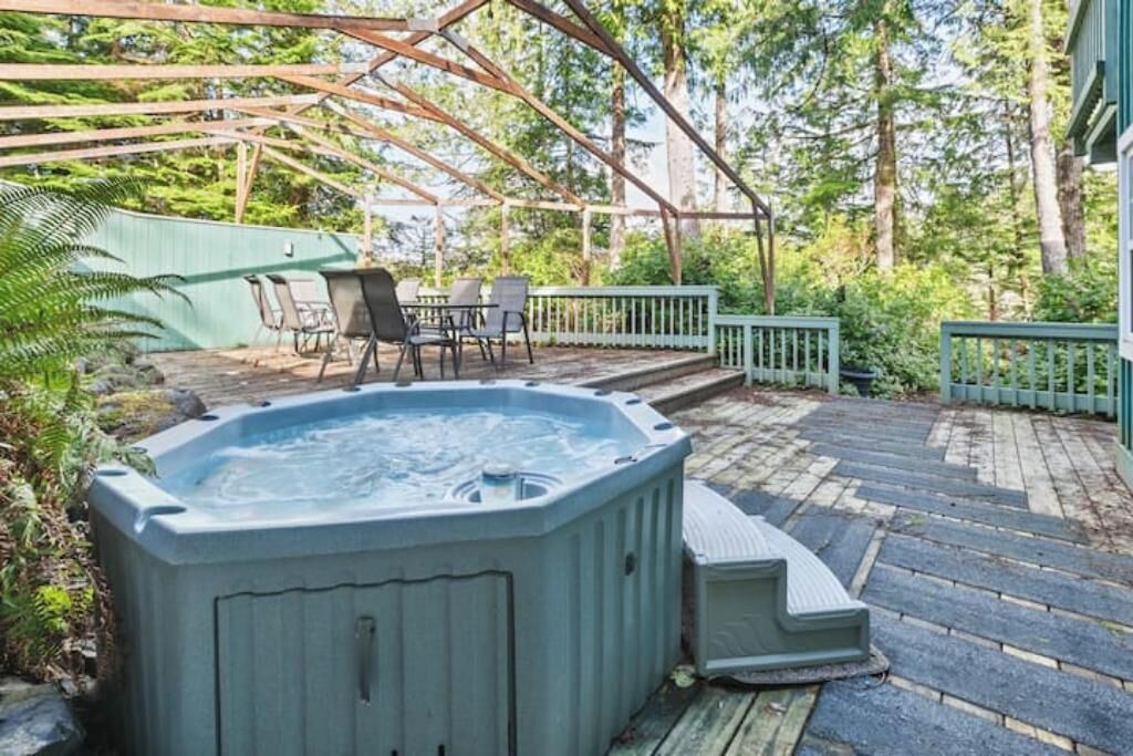 Photo of Patio Balcony in Ucluelet
