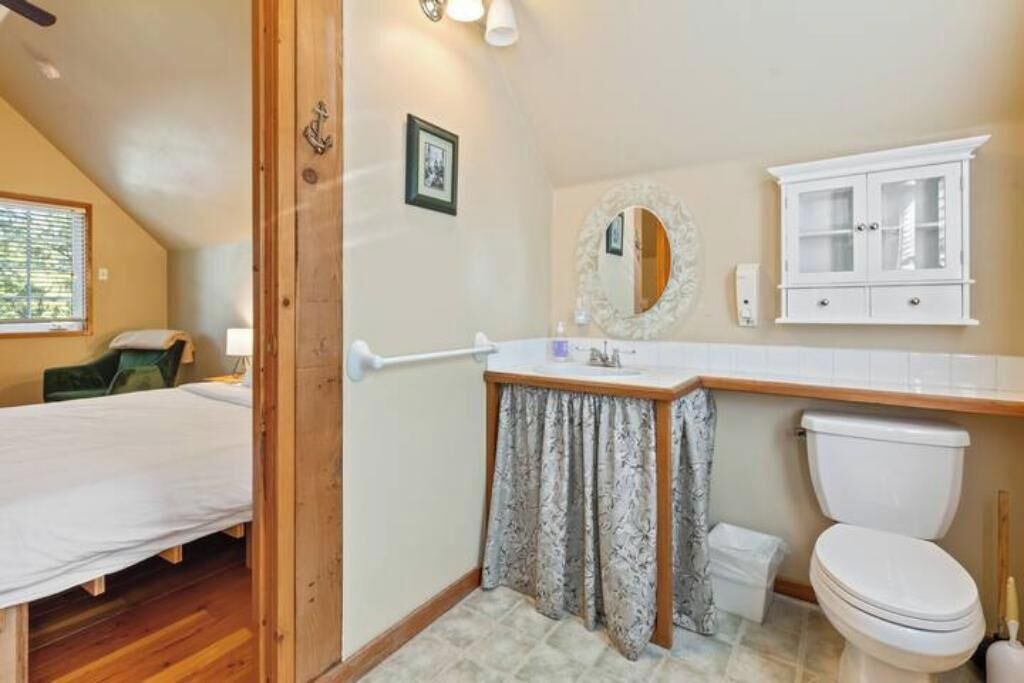 Photo of Bathroom in Ucluelet