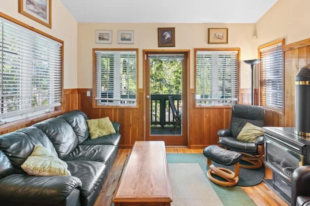 Photo of Livingroom in Ucluelet