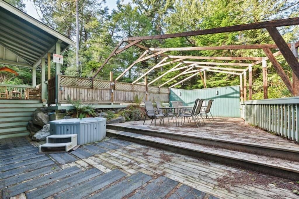 Photo of Patio Balcony in Ucluelet