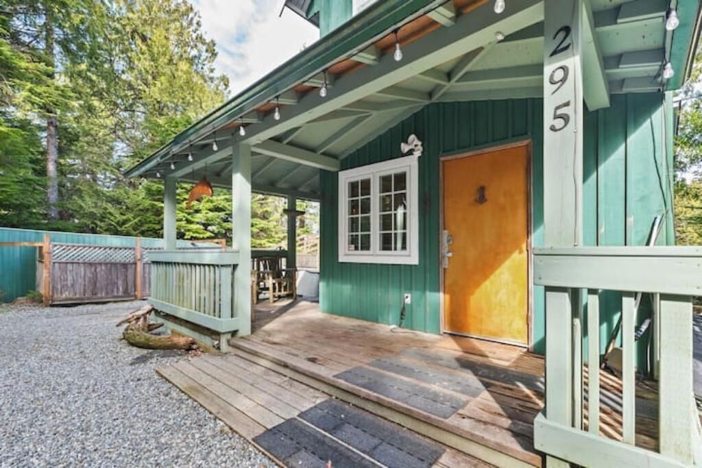 Photo of Patio Balcony in Ucluelet