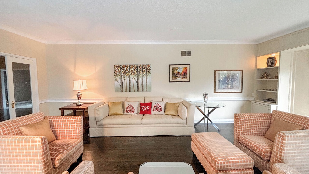 Photo of Livingroom in Aurora