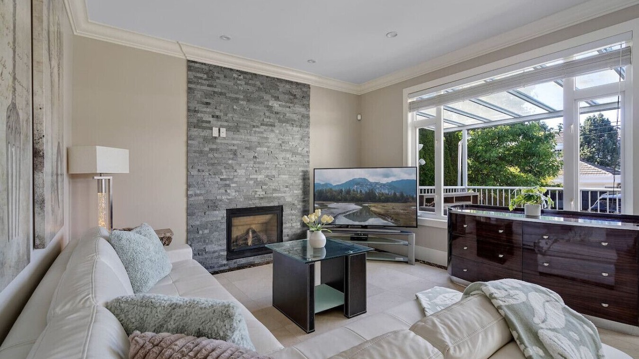 Photo of Livingroom in Arbutus Ridge