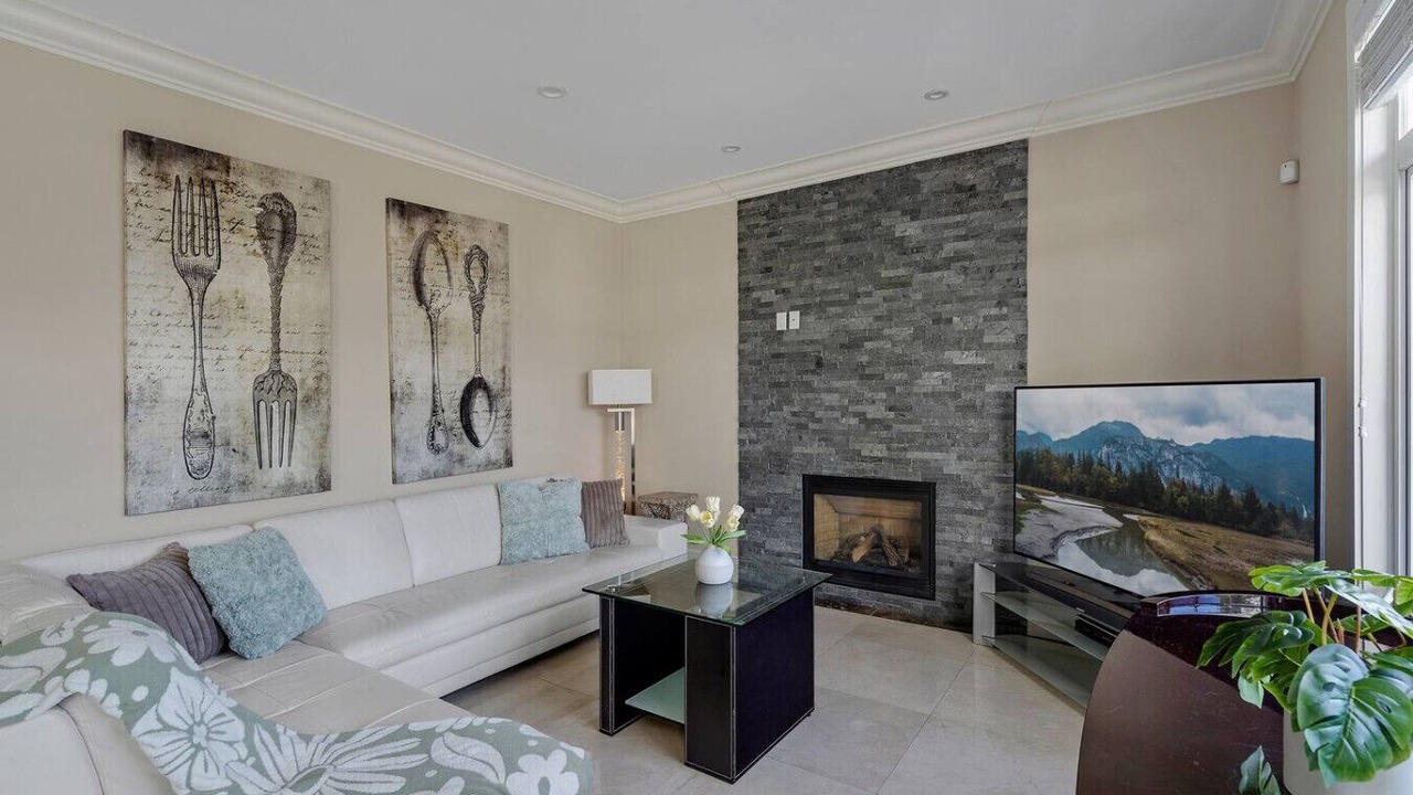 Photo of Livingroom in Arbutus Ridge