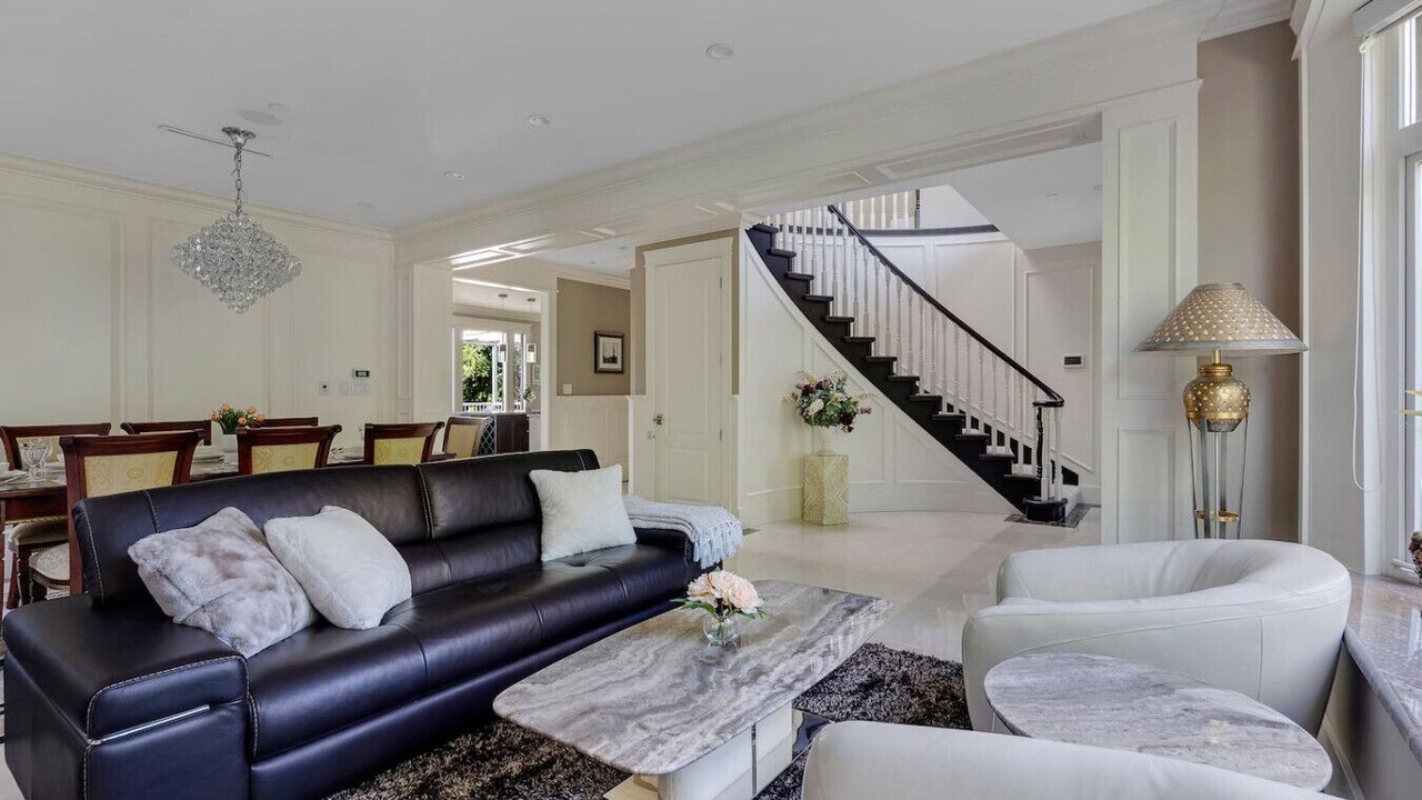 Photo of Livingroom in Arbutus Ridge