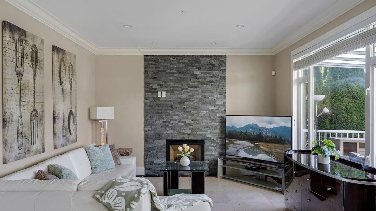 Photo of Livingroom in Arbutus Ridge