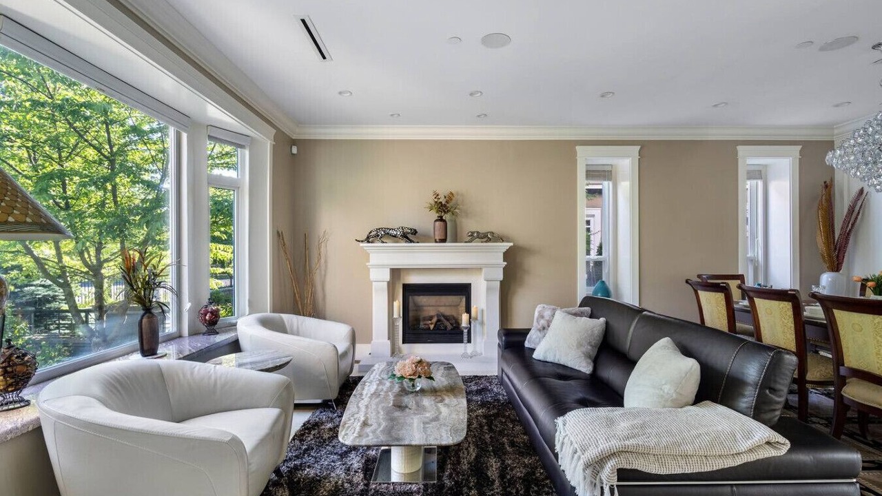 Photo of Livingroom in Arbutus Ridge
