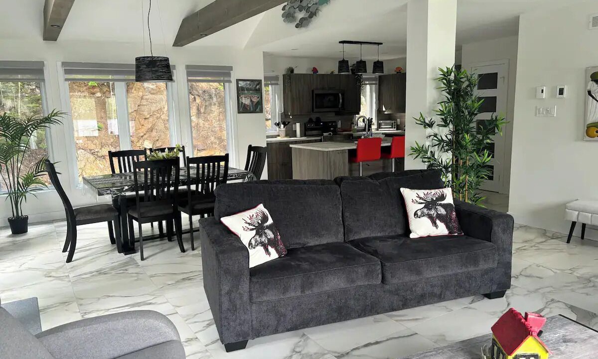 Photo of Livingroom in Val-des-Monts