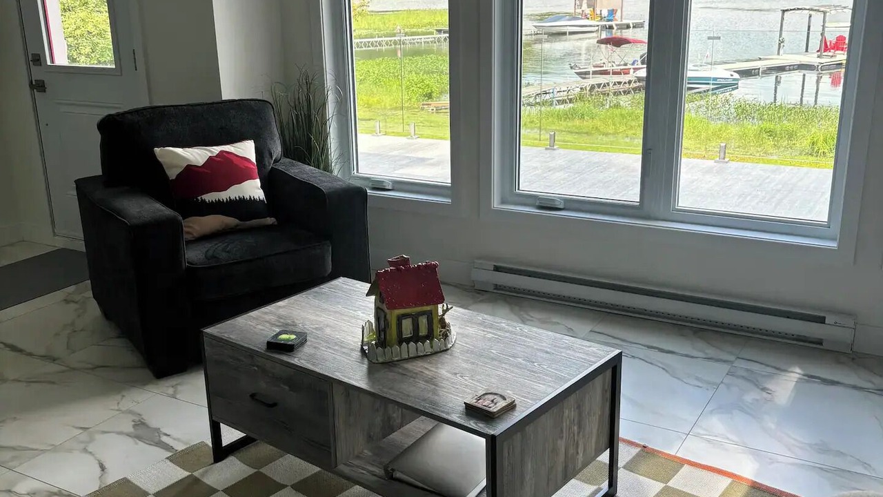 Photo of Livingroom in Val-des-Monts