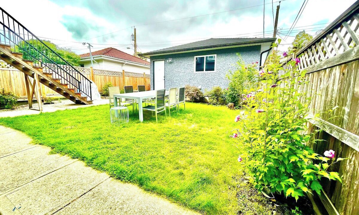 Photo of Outdoor in Renfrew-Collingwood