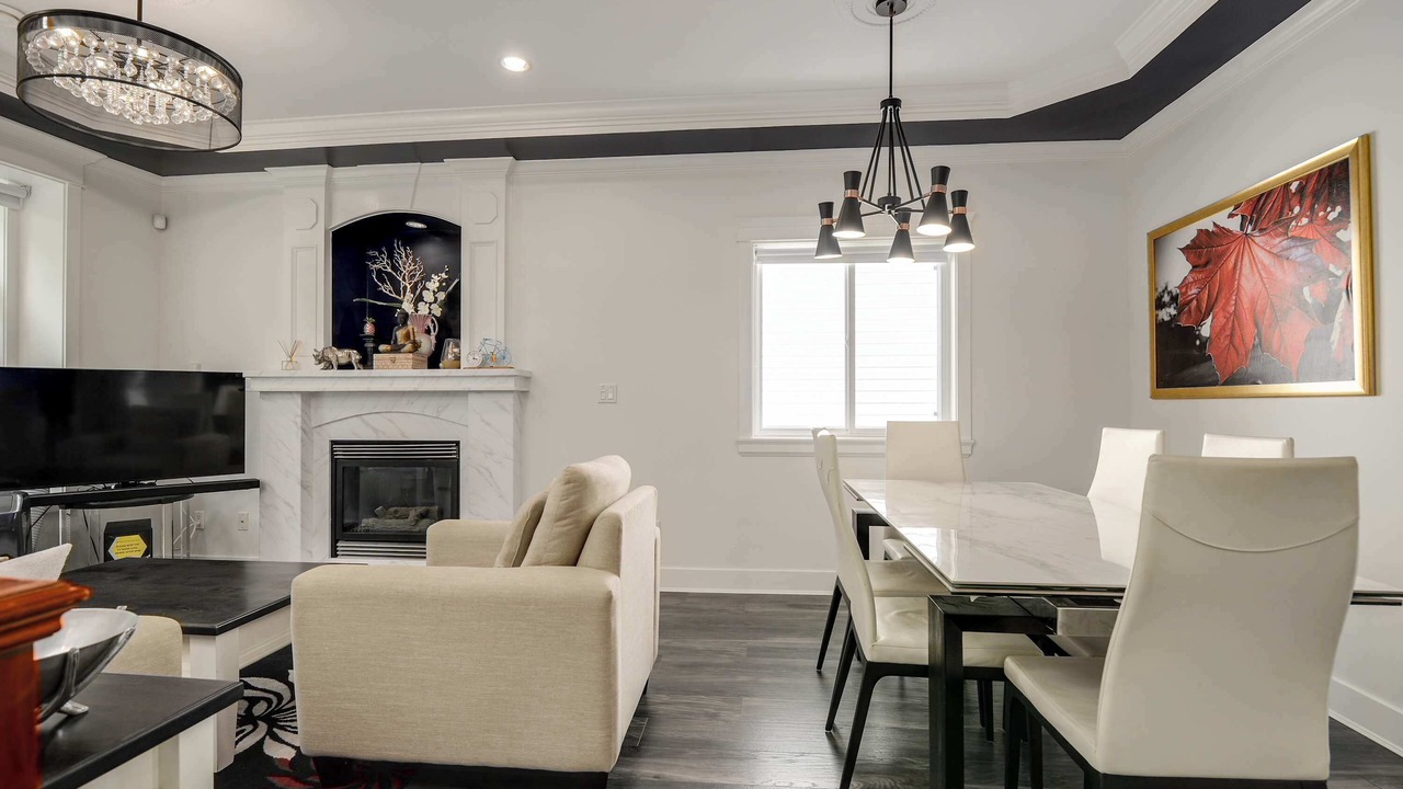 Photo of Livingroom in Renfrew-Collingwood