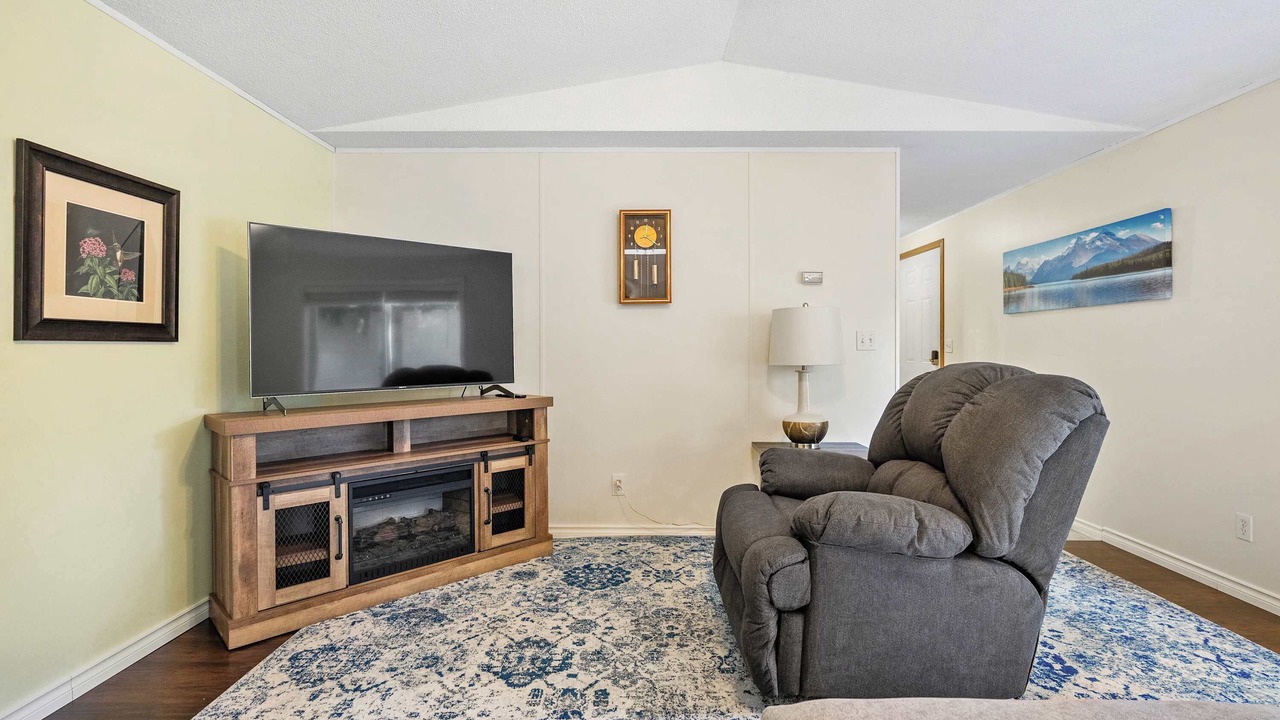 Photo of Livingroom in Sylvan Lake