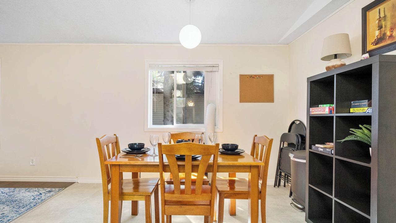 Photo of Livingroom in Sylvan Lake
