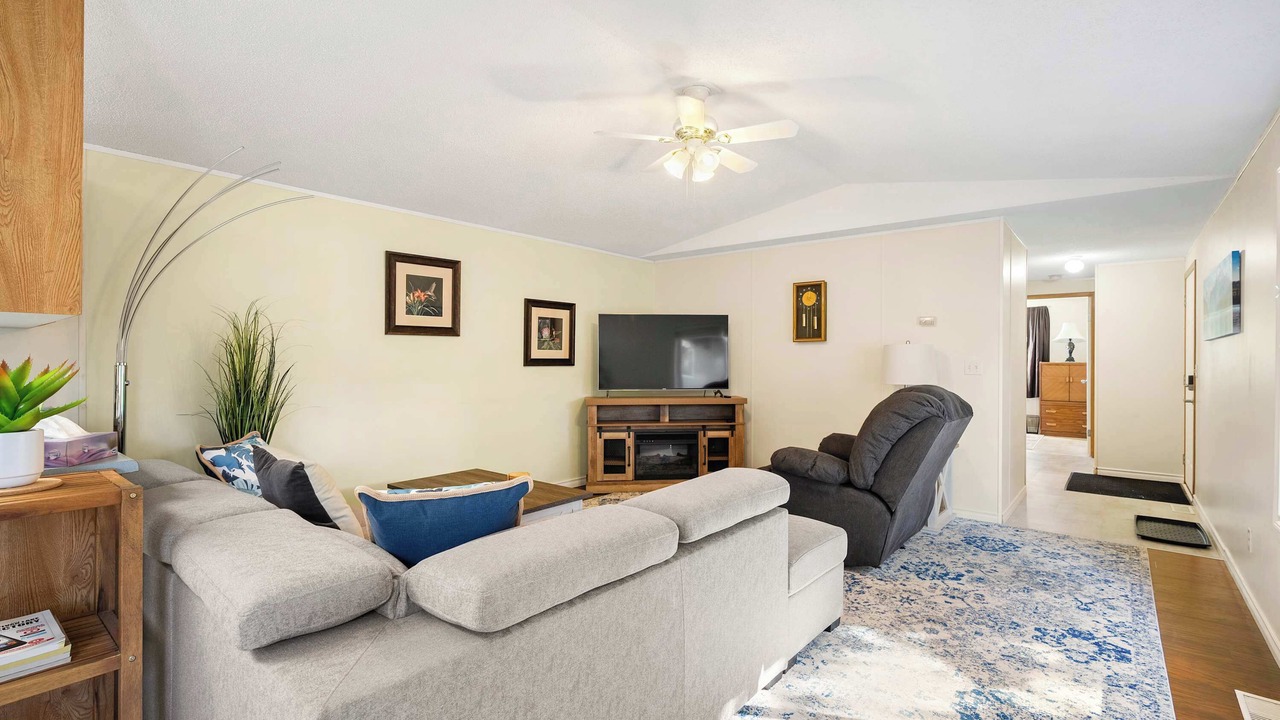 Photo of Livingroom in Sylvan Lake