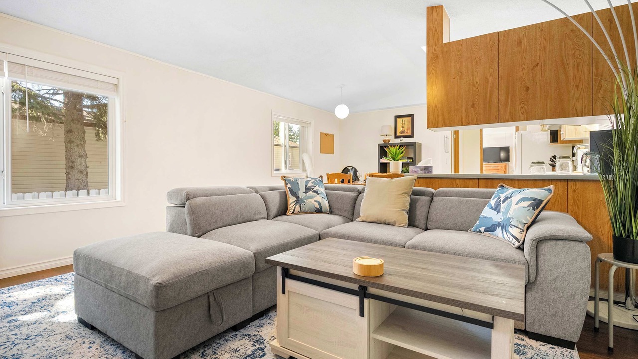 Photo of Livingroom in Sylvan Lake