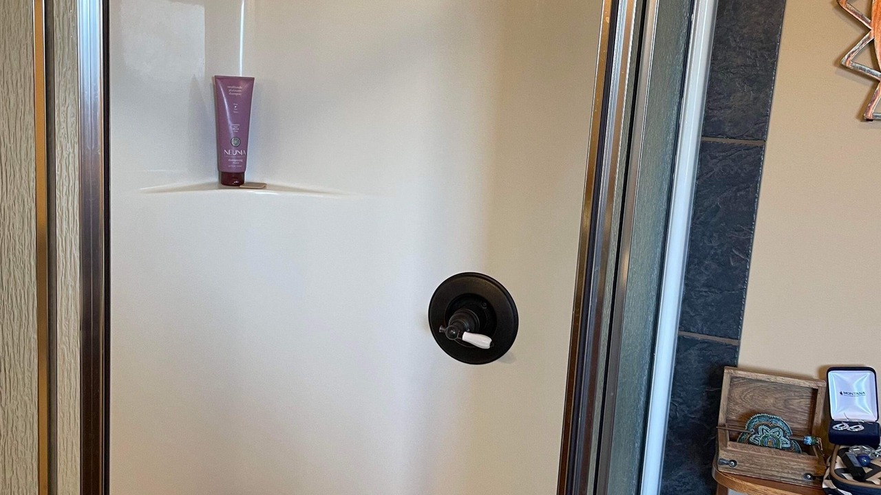 Photo of Bathroom in Division No. 11