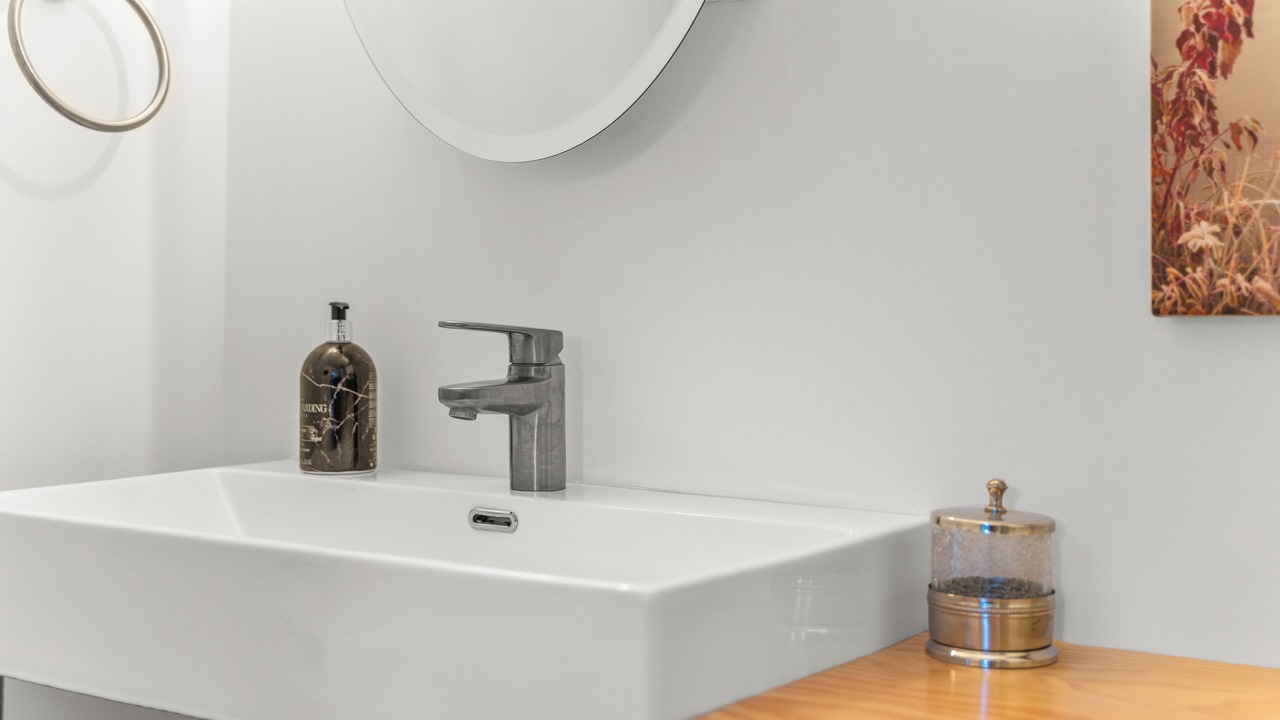 Photo of Bathroom in Saanich East