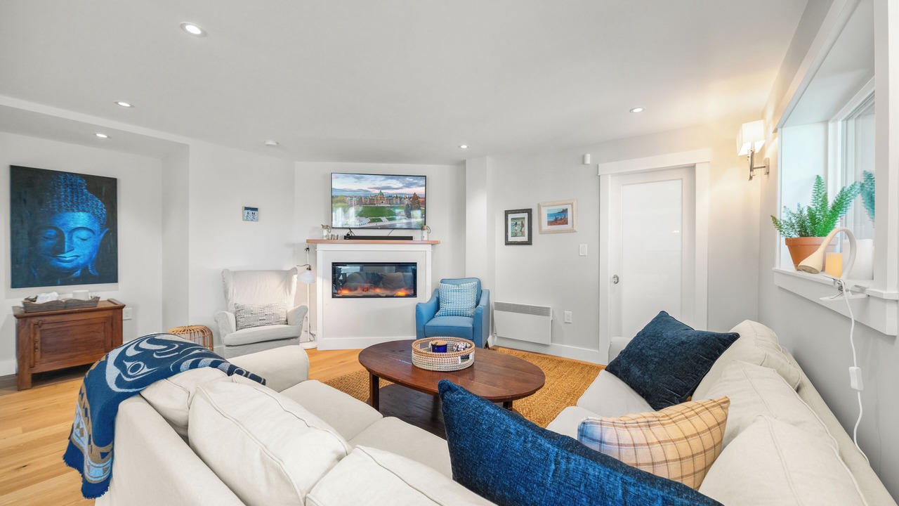 Photo of Livingroom in Saanich East