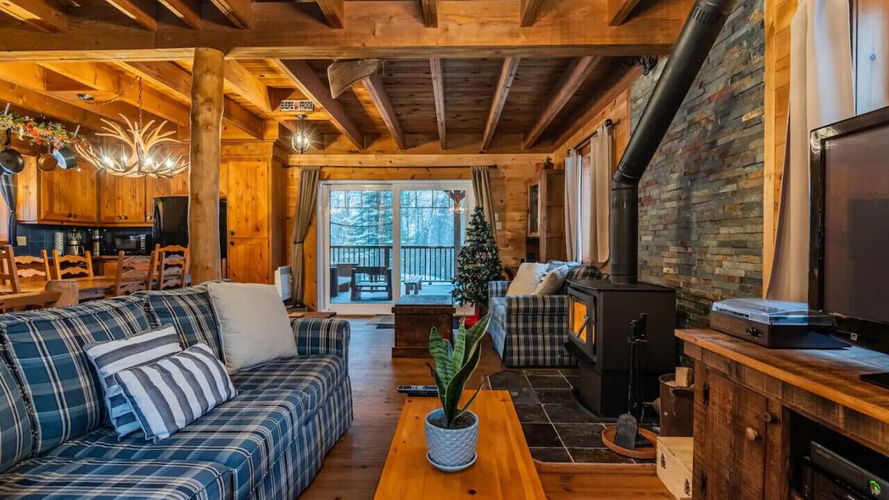 Photo of Livingroom in Les Pays-d'en-Haut Regional County Municipality