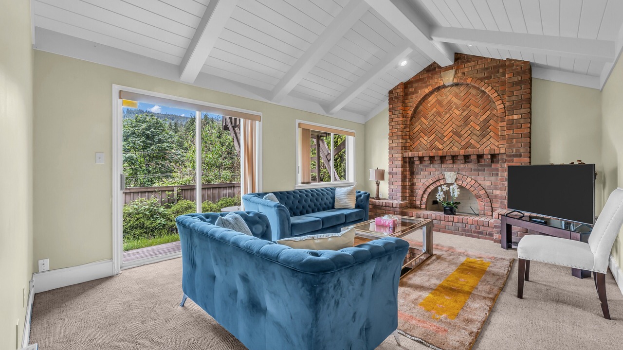 Photo of Livingroom in West Vancouver
