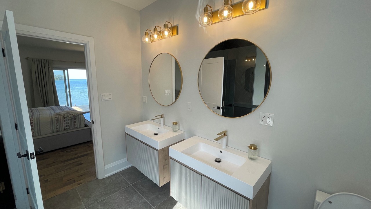 Photo of Bathroom in Victoria Harbour